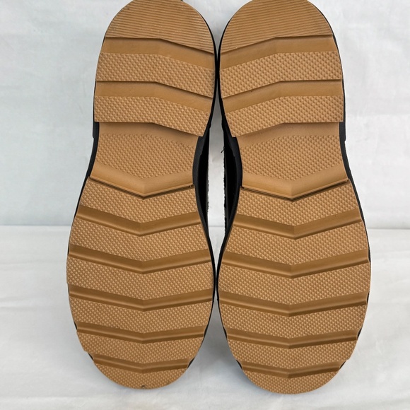 Torrid Black White Houndstooth Lace Up Cold Weather Booties Boots Sz. 10.5 WW - Picture 12 of 12